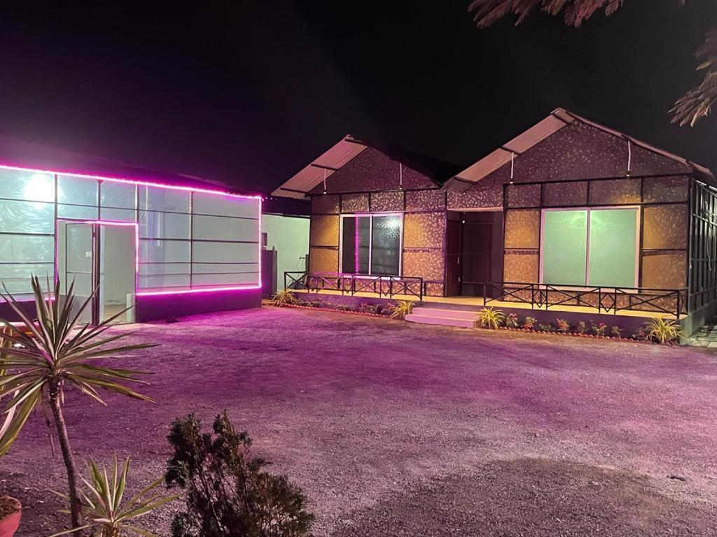 The Black Leaf Hotel Rāipur Exterior foto